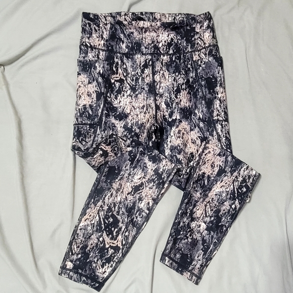 BOGO🌟 Cropped Leggings - Picture 6 of 8